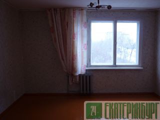 Срочно!    Сдается  комната  23  м.  с  балконом   в  2 - комнатной  квартире,  Екатеринбург
